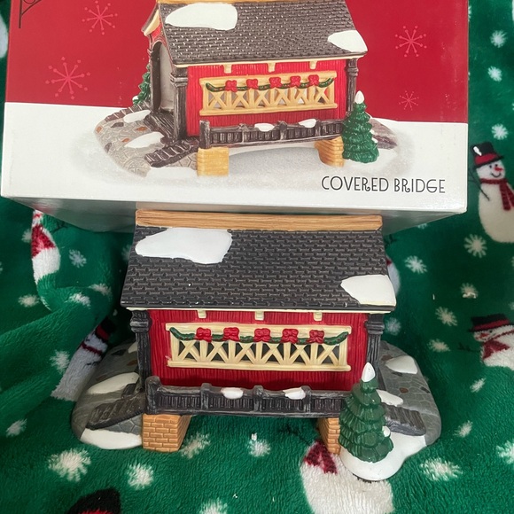 St. Nicholas Square covered bridge - Picture 4 of 5